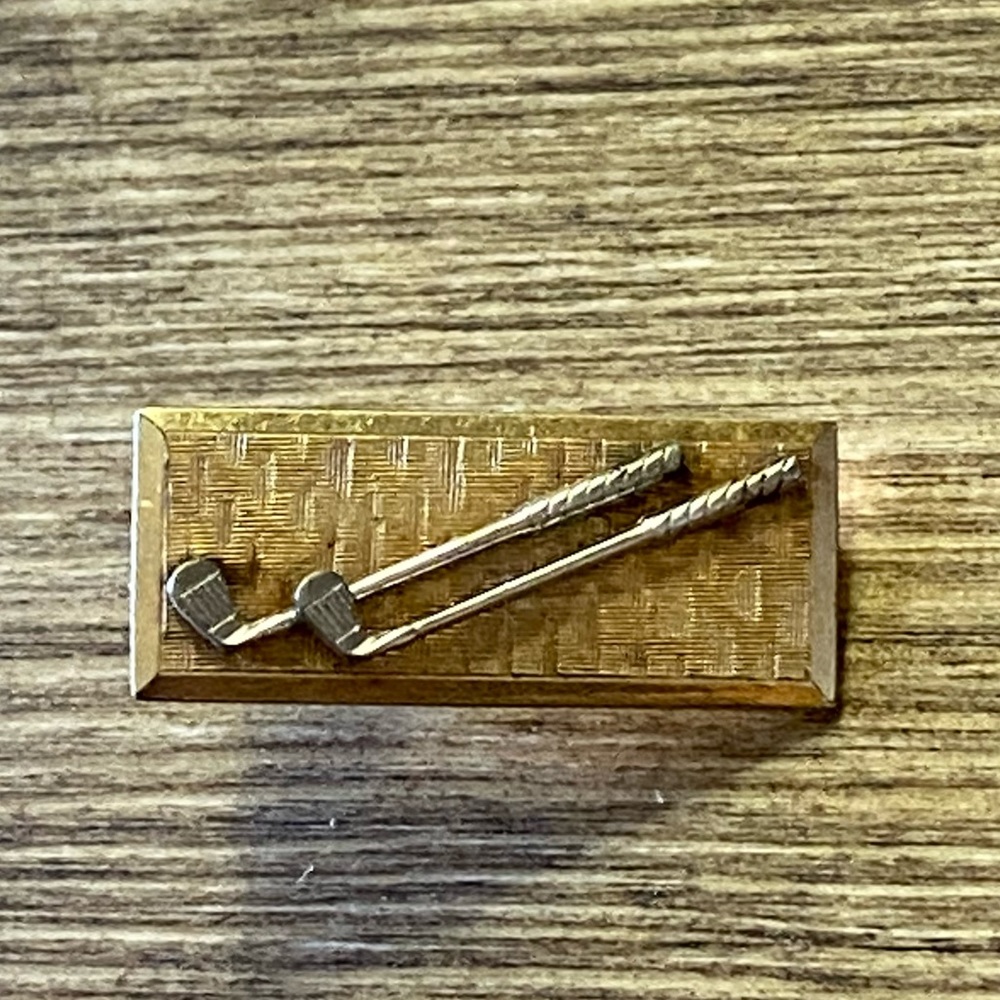 Vintage Krementz gold tone men’s / unisex tie clip with golf clubs